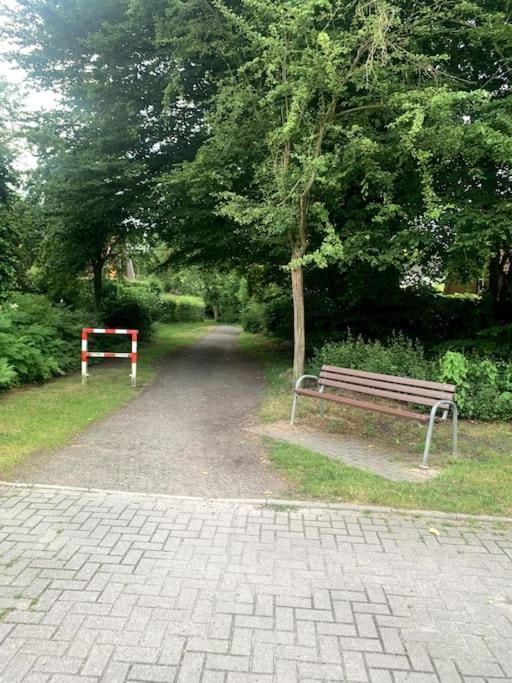 Schoene Ferienwohnung In Oldenburg Eversten 70M2, Zwei Raeume, Bis Zu 4 Personen Zewnętrze zdjęcie